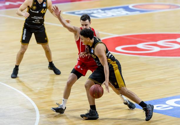 广东男篮全运阵容曝光：老将周鹏出战 国青得分王加入