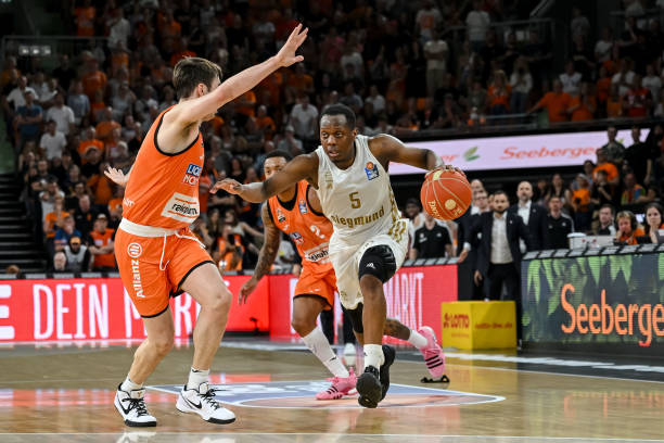 更为重要的 更为重要的