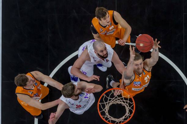 北伦敦德比还能上吗？加布里埃尔在比赛中疑似腹股沟受伤被替换下场