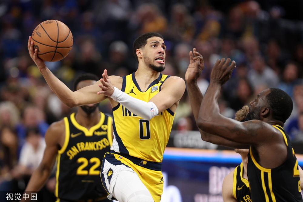 唐斯赛前摸奖杯，夺冠之路充满悬念（唐斯赛前触摸奖杯，冲冠前景扑朔迷离）